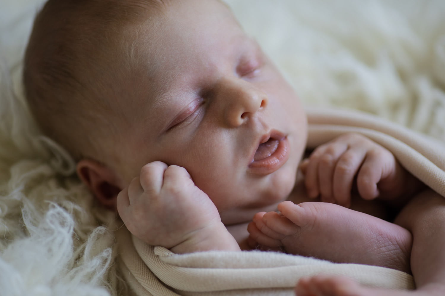 entspanntes Baby wie beim Fotoshooting
