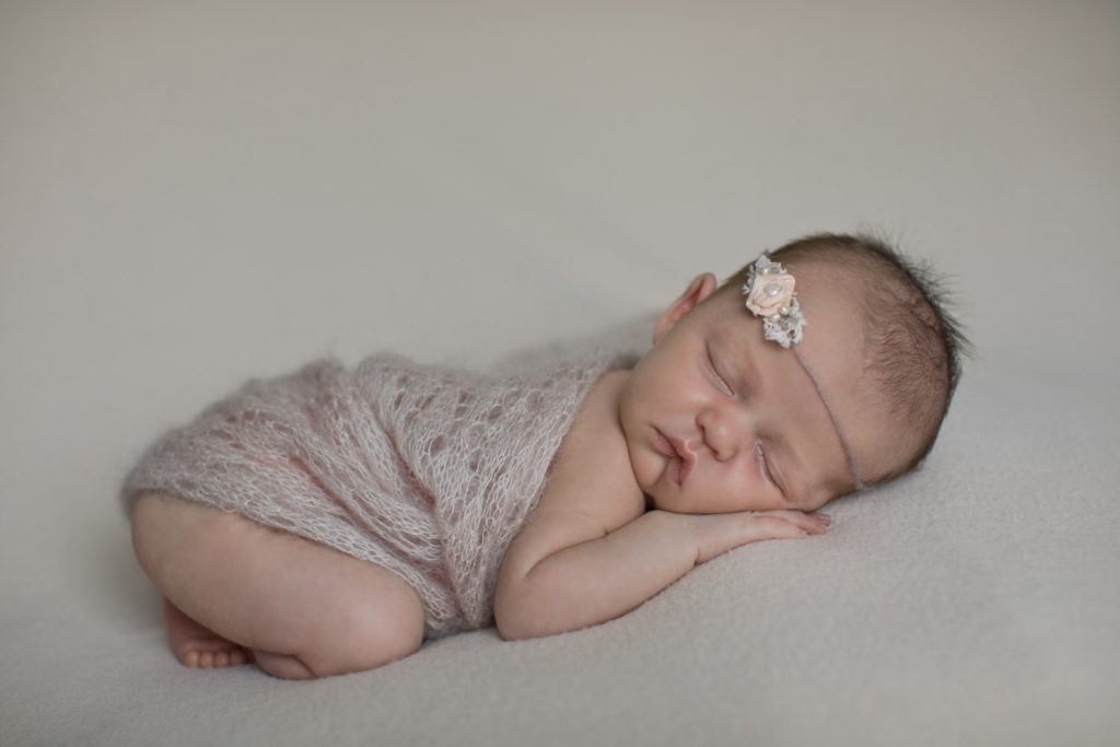 natürliche Babyfotos mit Fensterlicht