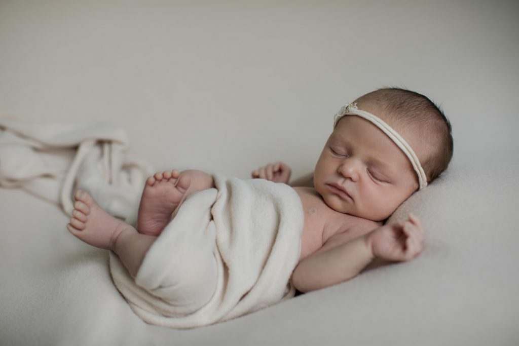 natürliche Babyfotos mit Fensterlicht