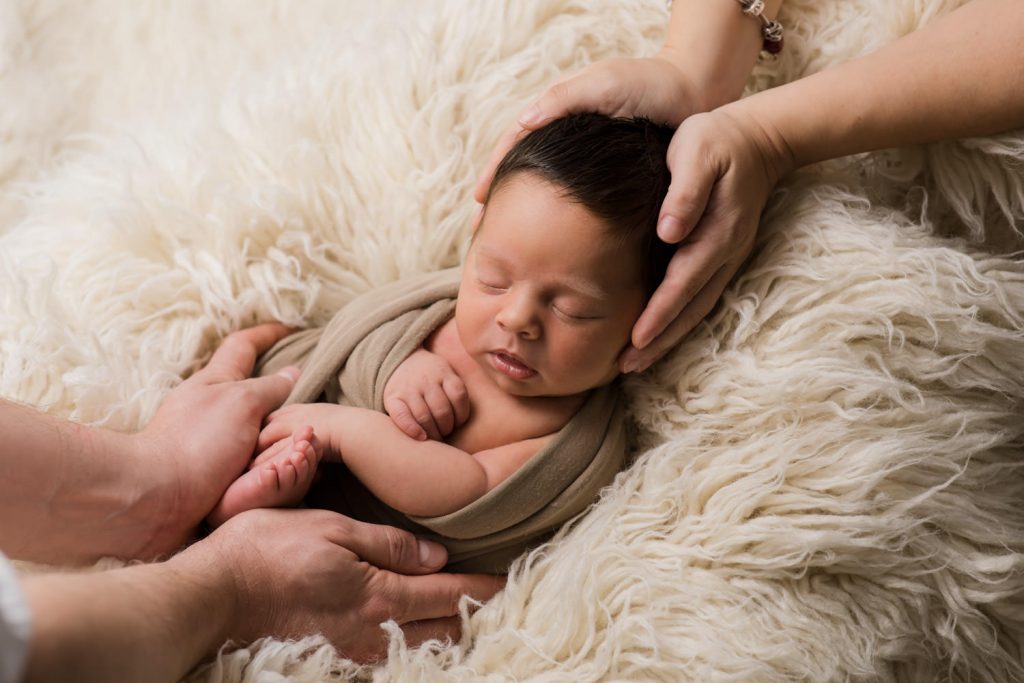 Babyfotos dunkle Wohnung